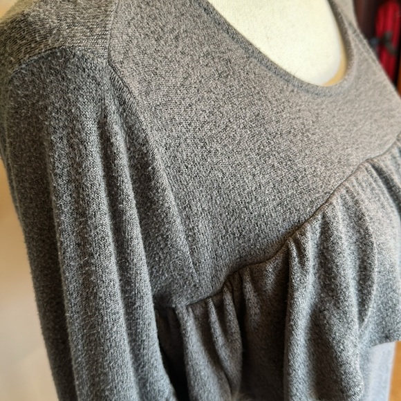 🎉Host Pick🎉 Simply Vera Lightweight Ruffle Sweater - Picture 4 of 8